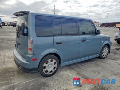 Trzecie zdjęcie samochodu z tyłu: 2004 TOYOTA SCION XB VIN:JTLKT324X40168014 - miniatura
