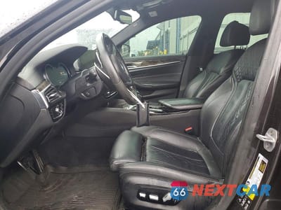 Zdjęcie 7 z 12 samochodu: 2018 BMW M550XI VIN:WBAJB9C51JB286017 - miniatura