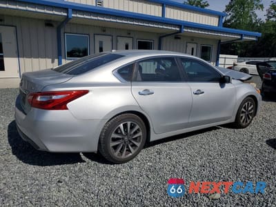 Trzecie zdjęcie samochodu z tyłu: 2017 NISSAN ALTIMA 2.5 SV VIN:1N4AL3AP8HC206305 - miniatura