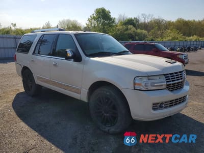Czwarte zdjęcie samochodu z boku: 2008 LINCOLN NAVIGATOR VIN:5LMFU28518LJ01609 - miniatura