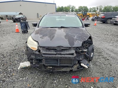 Piąte zdjęcie samochodu w środku: 2014 FORD FOCUS SE VIN:1FADP3F2XEL251322 - miniatura