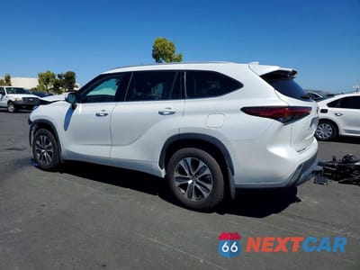 Drugie zdjęcie samochodu z przodu: 2022 TOYOTA HIGHLANDER XLE VIN:5TDHZRBH2NS221460 - miniatura