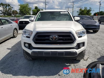 Piąte zdjęcie samochodu w środku: 2022 TOYOTA TACOMA SR5 V6 VIN:3TMAZ5CN5NM169255 - miniatura