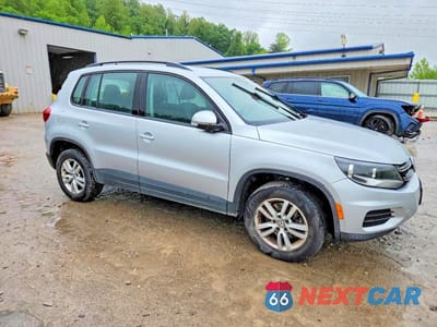 Czwarte zdjęcie samochodu z boku: 2017 VOLKSWAGEN TIGUAN S VIN:WVGBV7AX3HK013626 - miniatura