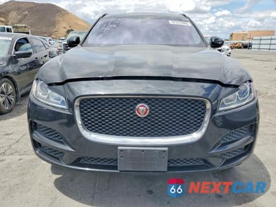 Piąte zdjęcie samochodu w środku: 2018 JAGUAR F-PACE PREMIUM VIN:SADCJ2FX3JA323971 - miniatura