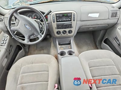Zdjęcie 8 z 13 samochodu: 2004 FORD EXPLORER XLT VIN:1FMZU73E04UB80215 - miniatura