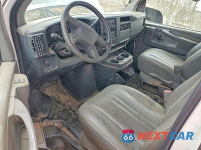Zdjęcie 8 z 12 samochodu: 2004 CHEVROLET EXPRESS G3500 VIN:1GBJG31U041224215 - miniatura