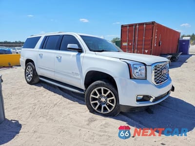 Czwarte zdjęcie samochodu z boku: 2020 GMC YUKON XL DENALI VIN:1GKS1HKJ8LR290230 - miniatura