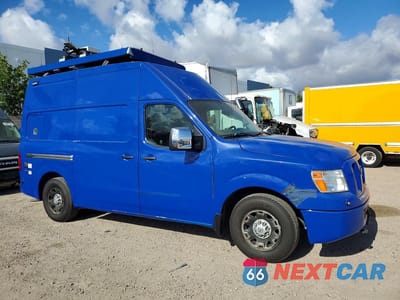 Czwarte zdjęcie samochodu z boku: 2016 NISSAN NV 3500 HD SV VIN:1N6AF0LY1GN817377 - miniatura
