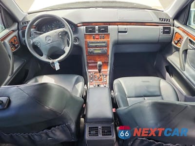 Zdjęcie 8 z 12 samochodu: 2001 MERCEDES-BENZ E 320 VIN:WDBJF65J21B200910 - miniatura