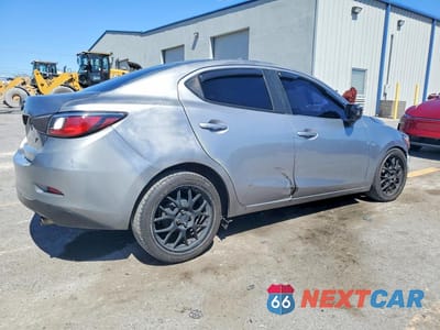 Trzecie zdjęcie samochodu z tyłu: 2016 SCION IA BASE VIN:3MYDLBZV9GY101252 - miniatura