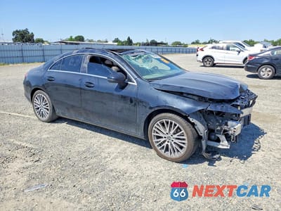 Czwarte zdjęcie samochodu z boku: 2021 MERCEDES-BENZ CLA 250 VIN:W1K5J4GB7MN217884 - miniatura