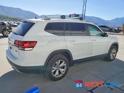 Trzecie zdjęcie samochodu z tyłu: 2018 VOLKSWAGEN ATLAS SE VIN:1V2LR2CA9JC552145 - miniatura