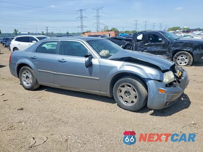 Czwarte zdjęcie samochodu z boku: 2006 CHRYSLER 300 VIN:2C3KA53G06H177698 - miniatura