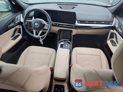 Zdjęcie 8 z 13 samochodu: 2024 BMW X1 XDRIVE VIN:WBX73EF09R5Y38413 - miniatura