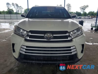 Piąte zdjęcie samochodu w środku: 2017 TOYOTA HIGHLANDER LE VIN:5TDZARFH0HS030730 - miniatura