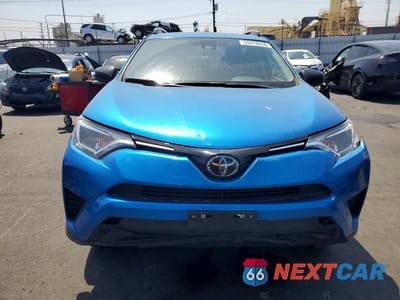 Piąte zdjęcie samochodu w środku: 2018 TOYOTA RAV4 LE VIN:JTMZFREV4JJ753265 - miniatura