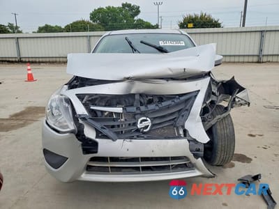Piąte zdjęcie samochodu w środku: 2018 NISSAN VERSA SV VIN:3N1CN7AP7JK397514 - miniatura