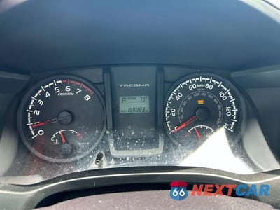 Zdjęcie 8 z 10 samochodu: 2016 TOYOTA TACOMA SR VIN:5TFAX5GN1GX064001 - miniatura