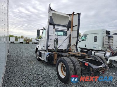 Trzecie zdjęcie samochodu z tyłu: 2016 VOLVO VNL SEMI TRUCK VIN:4V4N39TG9GN965578 - miniatura