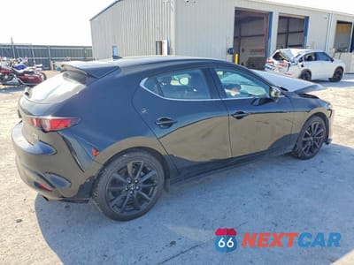 Trzecie zdjęcie samochodu z tyłu: 2021 MAZDA 3 PREMIUM PLUS VIN:JM1BPBNY6M1402023 - miniatura