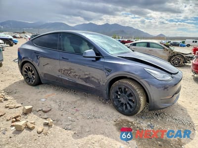 Czwarte zdjęcie samochodu z boku: 2021 TESLA MODEL Y VIN:5YJYGDEE8MF240401 - miniatura