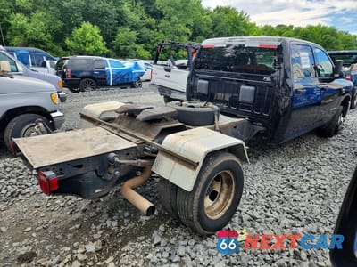 Trzecie zdjęcie samochodu z tyłu: 2022 RAM 3500 VIN:3C7WRTCL7NG142374 - miniatura