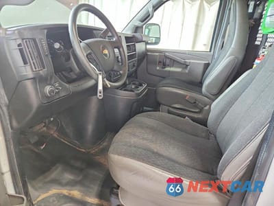 Zdjęcie 7 z 13 samochodu: 2021 CHEVROLET EXPRESS G2500 VIN:1GCWGAF76M1250701 - miniatura