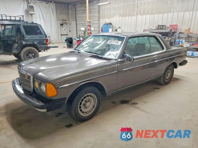 1985 MERCEDES-BENZ 300 CDT WDBAB53A8FA241368 - główne zdjęcie licytacji z USA - miniatura