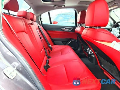 Zdjęcie 10 z 12 samochodu: 2021 ALFA ROMEO GIULIA SPORT VIN:ZARFANAN0M7644910 - miniatura