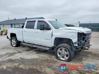 Czwarte zdjęcie samochodu z boku: 2017 CHEVROLET SILVERADO K2500 HEAVY DUTY LT VIN:1GC1KVEY6HF247249 - miniatura