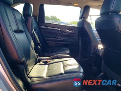 Zdjęcie 11 z 13 samochodu: 2019 TOYOTA HIGHLANDER SE VIN:5TDJZRFH3KS567220 - miniatura