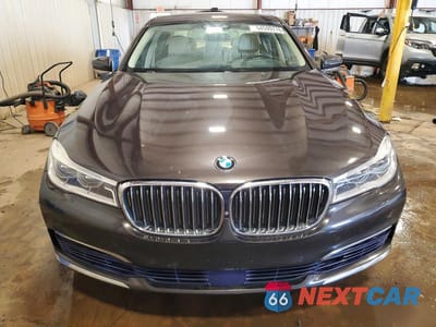 Piąte zdjęcie samochodu w środku: 2016 BMW 750 XI VIN:WBA7F2C56GG416875 - miniatura