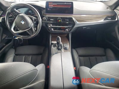 Zdjęcie 8 z 12 samochodu: 2022 BMW 530 XI VIN:WBA13BJ02NCJ18642 - miniatura
