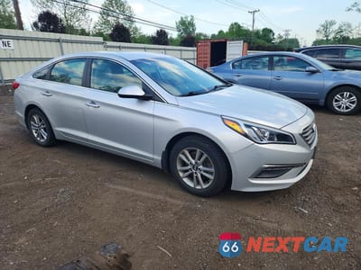 Czwarte zdjęcie samochodu z boku: 2015 HYUNDAI SONATA SE VIN:5NPE24AF7FH149060 - miniatura