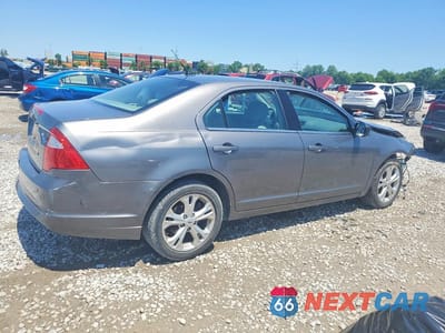 Trzecie zdjęcie samochodu z tyłu: 2012 FORD FUSION SE VIN:3FAHP0HA3CR410605 - miniatura