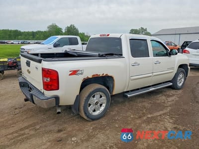 Trzecie zdjęcie samochodu z tyłu: 2011 CHEVROLET SILVERADO K1500 LT VIN:3GCPKSE32BG321172 - miniatura