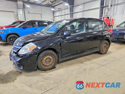 2010 NISSAN VERSA 1.8 S 3N1BC1CPXAL447442 - główne zdjęcie licytacji z USA - miniatura