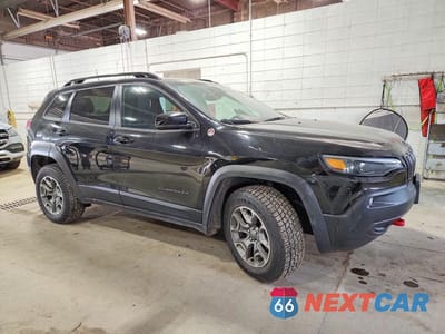 Czwarte zdjęcie samochodu z boku: 2022 JEEP CHEROKEE TRAILHAWK VIN:1C4PJMBXXND533549 - miniatura