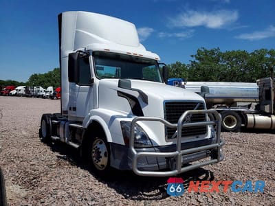 2018 VOLVO VNL SEMI TRUCK 4V4N39TG2JN892707 - główne zdjęcie licytacji z USA - miniatura