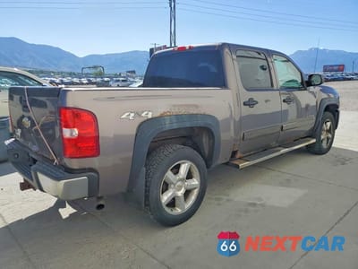 Trzecie zdjęcie samochodu z tyłu: 2008 CHEVROLET SILVERADO K1500 VIN:2GCEK133481328730 - miniatura