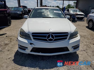 Piąte zdjęcie samochodu w środku: 2014 MERCEDES-BENZ C 300 4MATIC VIN:WDDGF8AB1EA954887 - miniatura