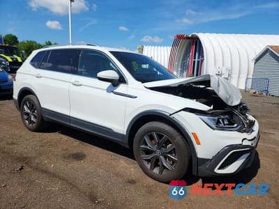 Czwarte zdjęcie samochodu z boku: 2022 VOLKSWAGEN TIGUAN SE VIN:3VV2B7AX8NM076935 - miniatura