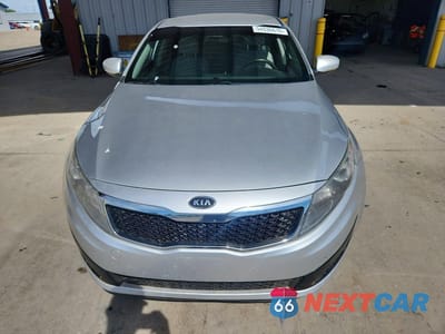 Piąte zdjęcie samochodu w środku: 2011 KIA OPTIMA LX VIN:KNAGM4A75B5179774 - miniatura