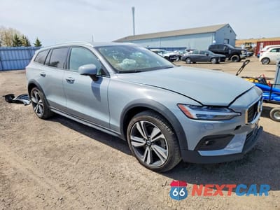 Czwarte zdjęcie samochodu z boku: 2024 VOLVO V60 CROSS COUNTRY PLUS VIN:YV4L12WY4R1136736 - miniatura