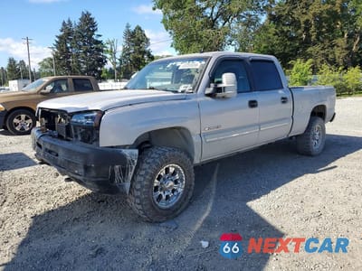 2004 CHEVROLET SILVERADO K2500 HEAVY DUTY 1GCHK23U84F213014 - główne zdjęcie licytacji z USA - miniatura