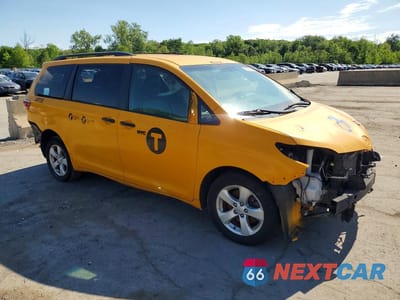 Czwarte zdjęcie samochodu z boku: 2017 TOYOTA SIENNA LE VIN:5TDKZ3DC7HS886962 - miniatura