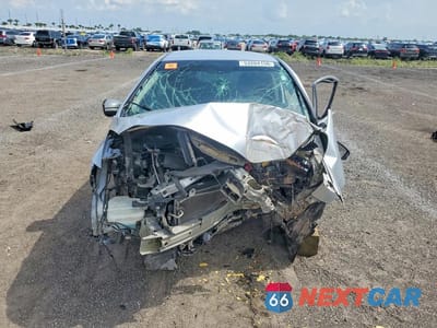 Piąte zdjęcie samochodu w środku: 2015 HONDA FIT LX VIN:3HGGK5H59FM751918 - miniatura