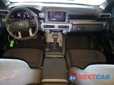 Zdjęcie 8 z 12 samochodu: 2025 TOYOTA 4RUNNER SR5 VIN:JTEVA5AR3S5004462 - miniatura