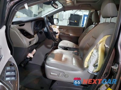 Zdjęcie 7 z 13 samochodu: 2019 TOYOTA SIENNA XLE PREMIUM 8-PASSENGER VIN:5TDYZ3DC0KS987651 - miniatura